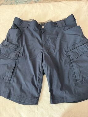 Duluth Trading Company Mens Cargo Shorts Navy Blue Size 42 B3